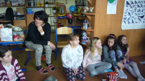 Posezení u stromečku.
