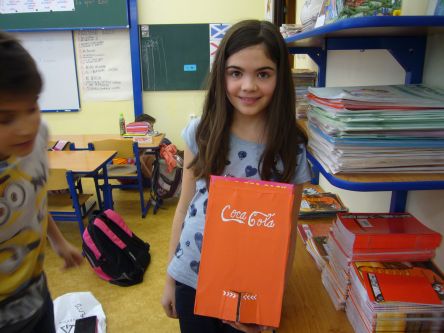 Firma na Coca-Colu.
